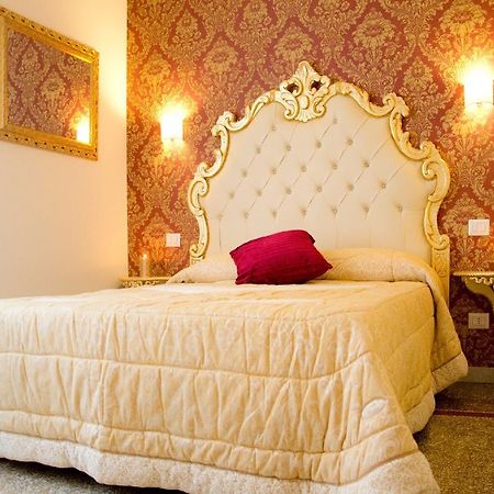 Re Di Luna B&B Róma Szoba fotó
